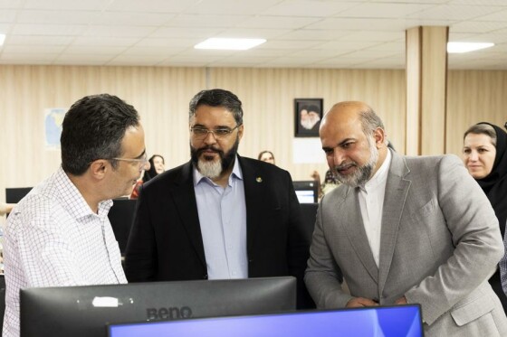 بازدید مدیرعامل صندوق هنر از روزنامه ایران