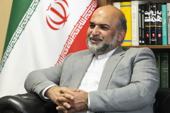 بازدید مدیرعامل صندوق هنر از روزنامه ایران