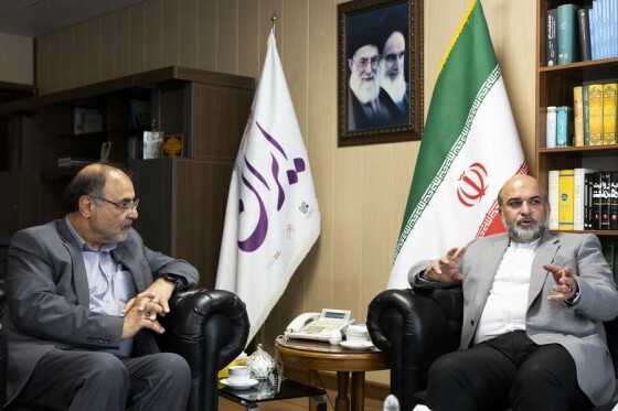 بازدید مدیرعامل صندوق هنر از روزنامه ایران