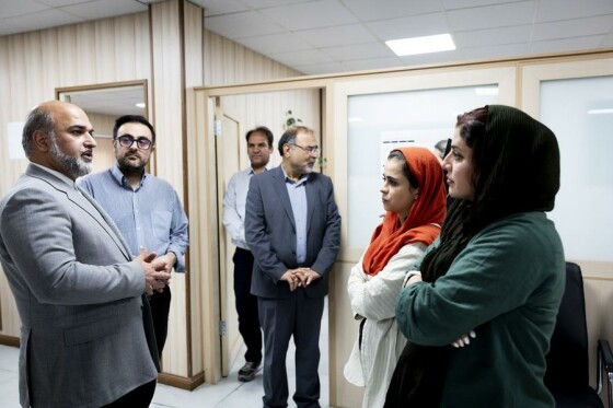 بازدید مدیرعامل صندوق هنر از روزنامه ایران