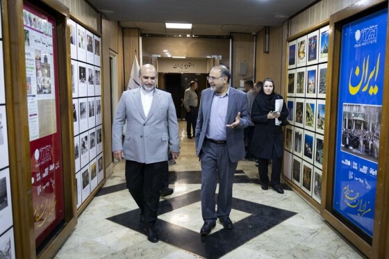 بازدید مدیرعامل صندوق هنر از روزنامه ایران