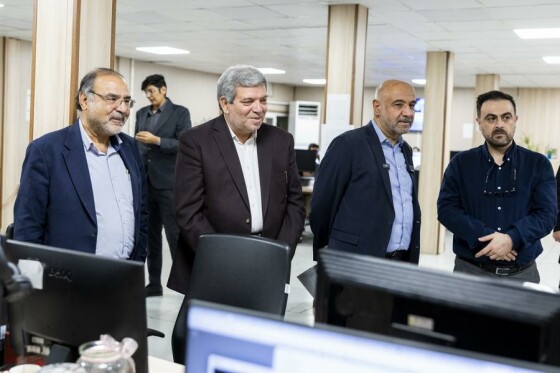 بازدید وزیر تعاون، کار و رفاه اجتماعی و رئیس سازمان بهزیستی از روزنامه ایران