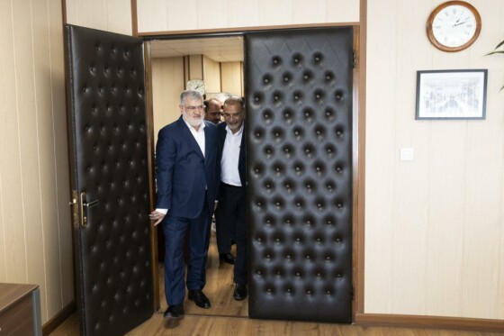 بازدید استاندار تهران از روزنامه ایران