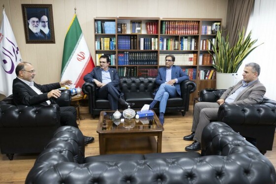 بازدید دبیر شورای فرهنگ عمومی کشور از روزنامه ایران