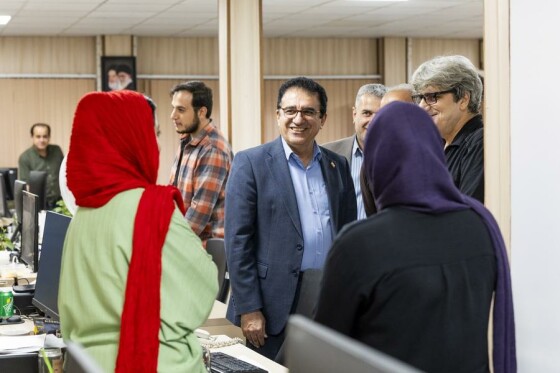 بازدید دبیر شورای فرهنگ عمومی کشور از روزنامه ایران