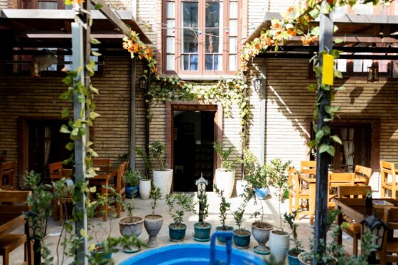 کافه کتابخانه ای دارالخلافه تهران