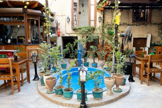 کافه کتابخانه ای دارالخلافه تهران