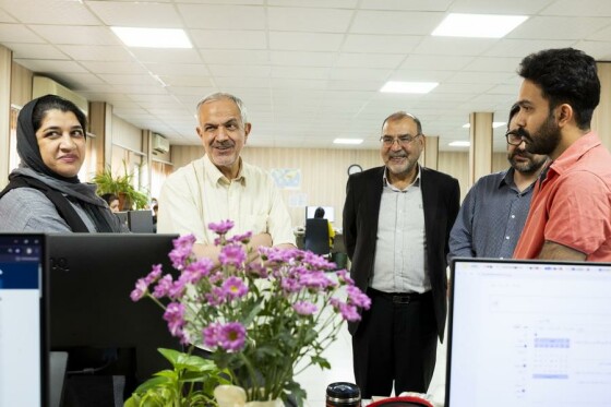 بازدید احمد مسجد جامعی از روزنامه ایران