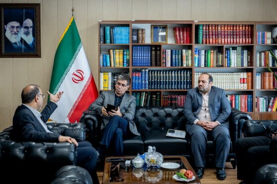 بازدید مدیر عامل شستا از روزنامه ایران