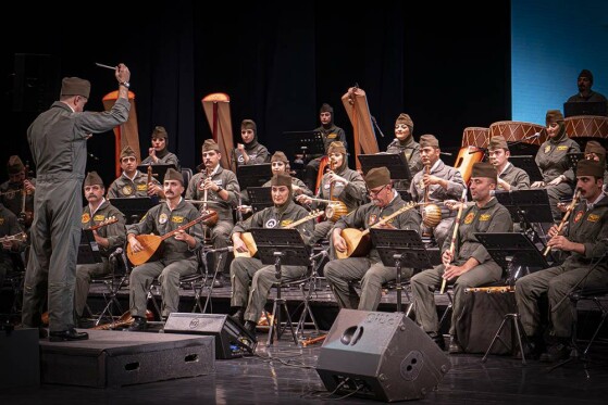 کنسرت «رقصی چنین میانه میدانم آرزوست»