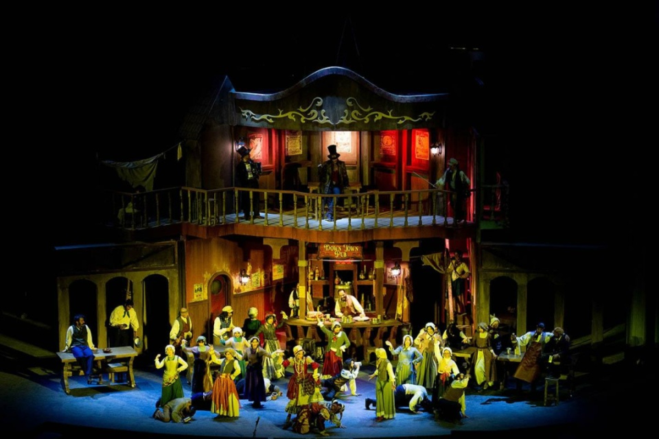 نمایش موزیکال الیور توئیست