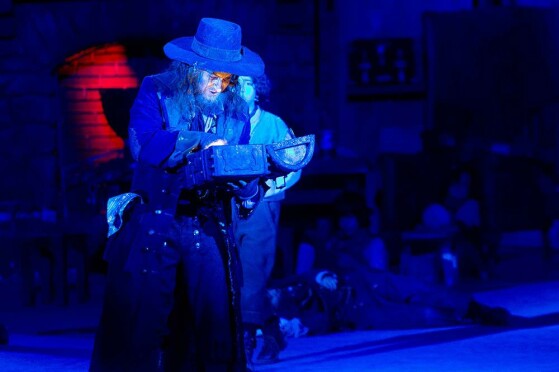 نمایش موزیکال الیور توئیست