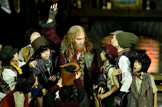 نمایش موزیکال الیور توئیست