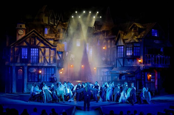 نمایش موزیکال الیور توئیست