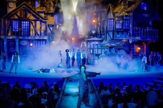 نمایش موزیکال الیور توئیست