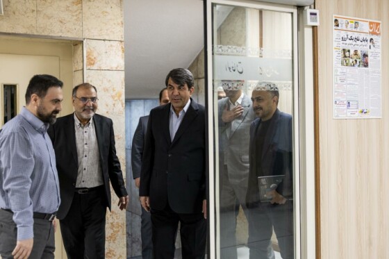 بازدید استاندار کرمان از روزنامه ایران