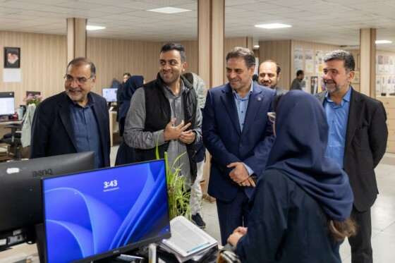 بازدید مدیرعامل شرکت مخابرات از روزنامه ایران