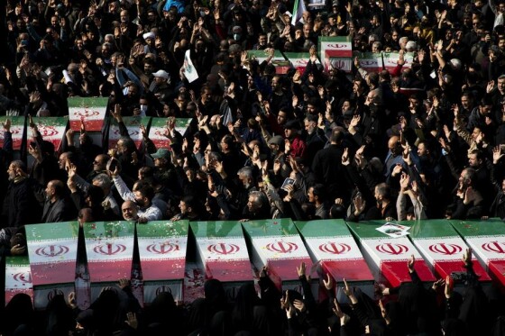 تشییع پیکر ۱۰۰ شهید گمنام در تهران