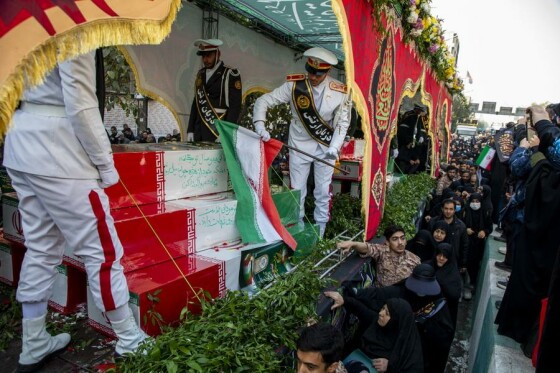 تشییع پیکر ۱۰۰ شهید گمنام در تهران