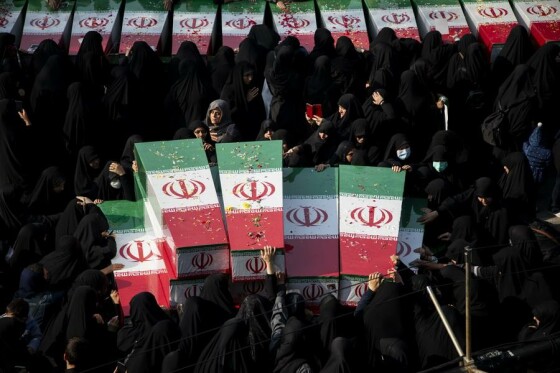 تشییع پیکر ۱۰۰ شهید گمنام در تهران