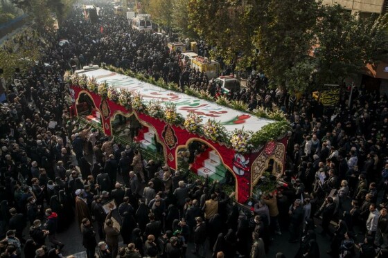 تشییع پیکر ۱۰۰ شهید گمنام در تهران