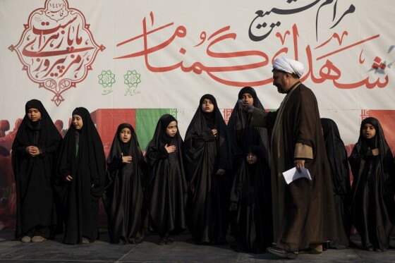 تشییع پیکر ۱۰۰ شهید گمنام در تهران