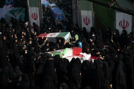 تشییع پیکر ۱۰۰ شهید گمنام در تهران