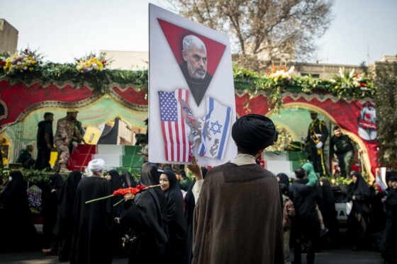 تشییع پیکر ۱۰۰ شهید گمنام در تهران