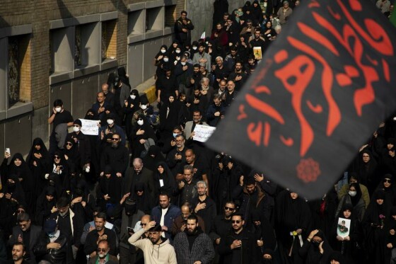 تشییع پیکر ۱۰۰ شهید گمنام در تهران