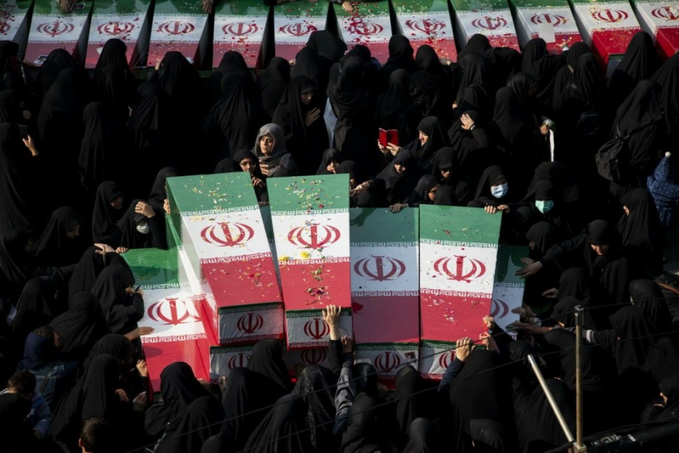 تشییع پیکر ۱۰۰ شهید گمنام در تهران