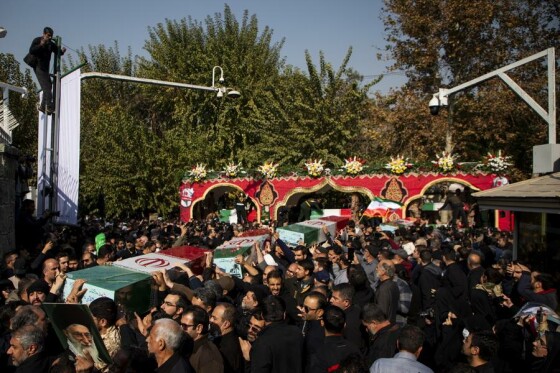 تشییع پیکر ۱۰۰ شهید گمنام در تهران