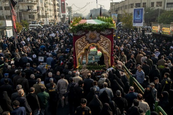 تشییع پیکر ۱۰۰ شهید گمنام در تهران