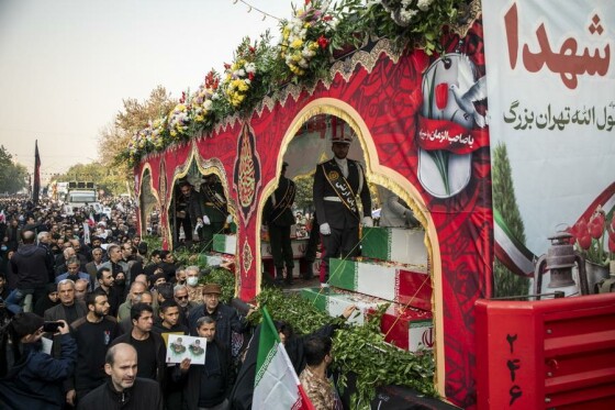 تشییع پیکر ۱۰۰ شهید گمنام در تهران