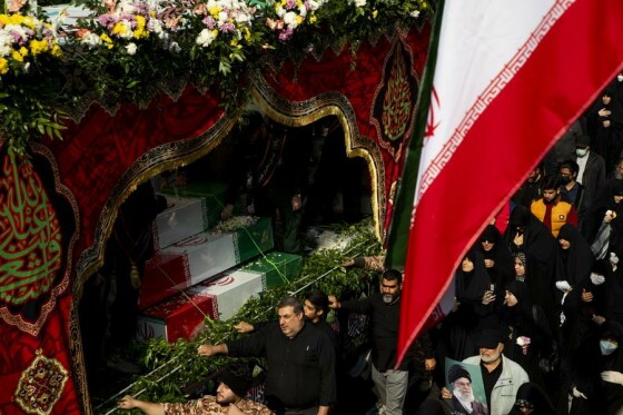 تشییع پیکر ۱۰۰ شهید گمنام در تهران