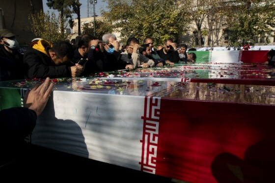 تشییع پیکر ۱۰۰ شهید گمنام در تهران