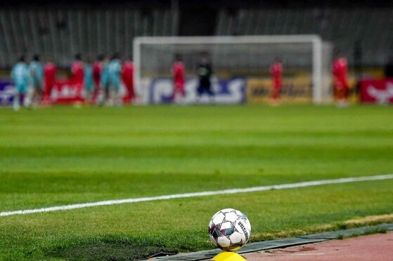 دیدار تیم های فوتبال پیکان و پرسپولیس