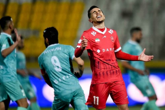 دیدار تیم های فوتبال پیکان و پرسپولیس