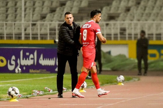 دیدار تیم های فوتبال پیکان و پرسپولیس