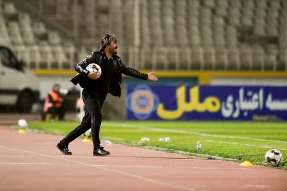 دیدار تیم های فوتبال پیکان و پرسپولیس