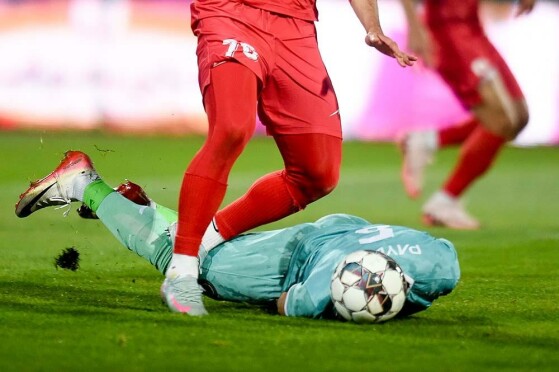 دیدار تیم های فوتبال پیکان و پرسپولیس