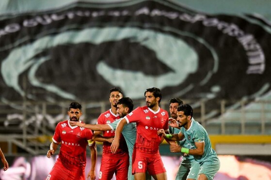 دیدار تیم های فوتبال پیکان و پرسپولیس