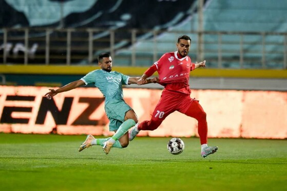 دیدار تیم های فوتبال پیکان و پرسپولیس