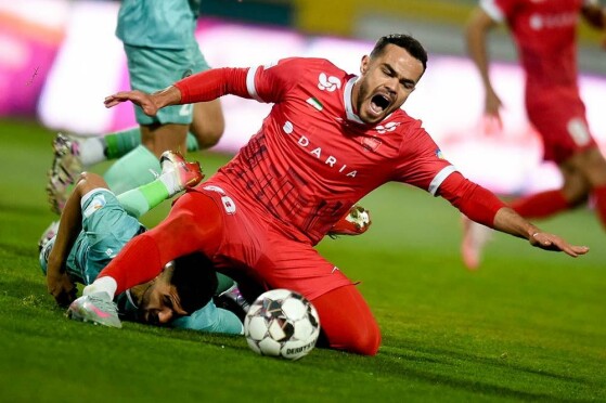 دیدار تیم های فوتبال پیکان و پرسپولیس