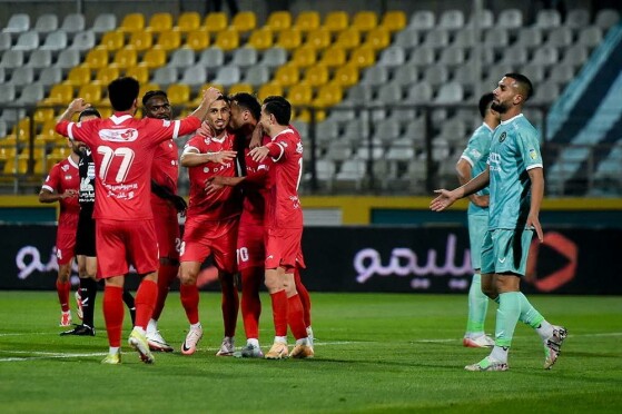 دیدار تیم های فوتبال پیکان و پرسپولیس