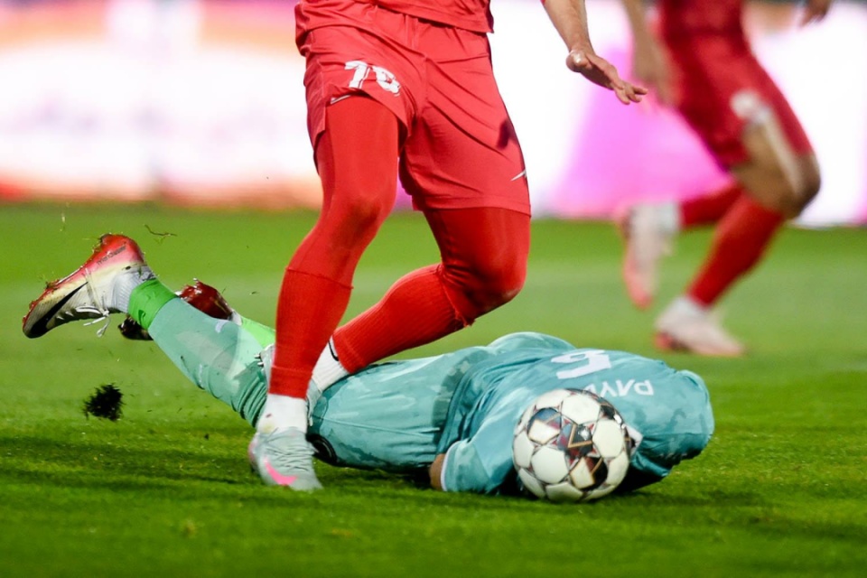 دیدار تیم های فوتبال پیکان و پرسپولیس