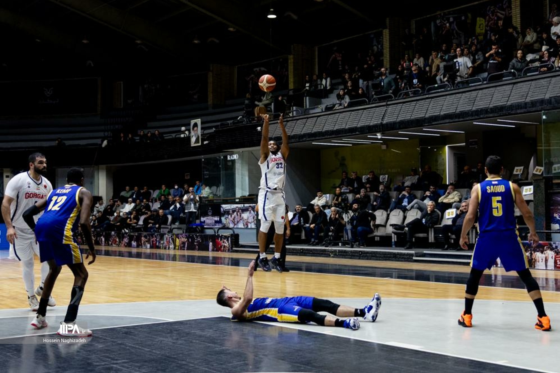 دیدار تیم‌های بسکتبال شهرداری گرگان - الریاضی بیروت