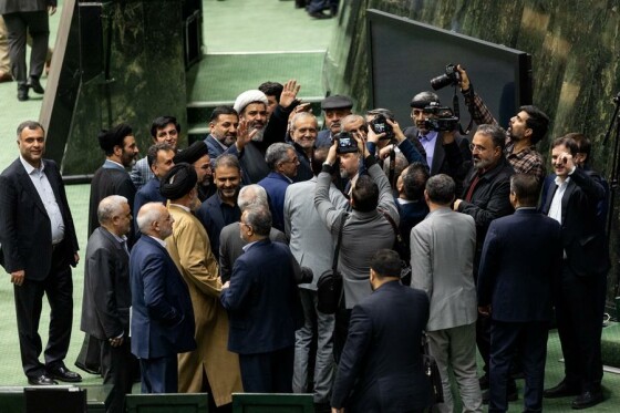 تقدیم لایحه بودجه ۱۴۰۵ توسط رئیس جمهور به مجلس