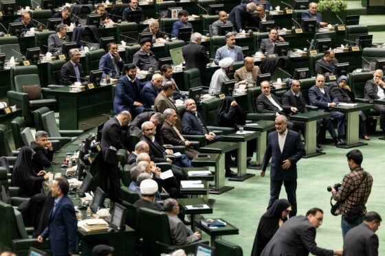 تقدیم لایحه بودجه ۱۴۰۵ توسط رئیس جمهور به مجلس