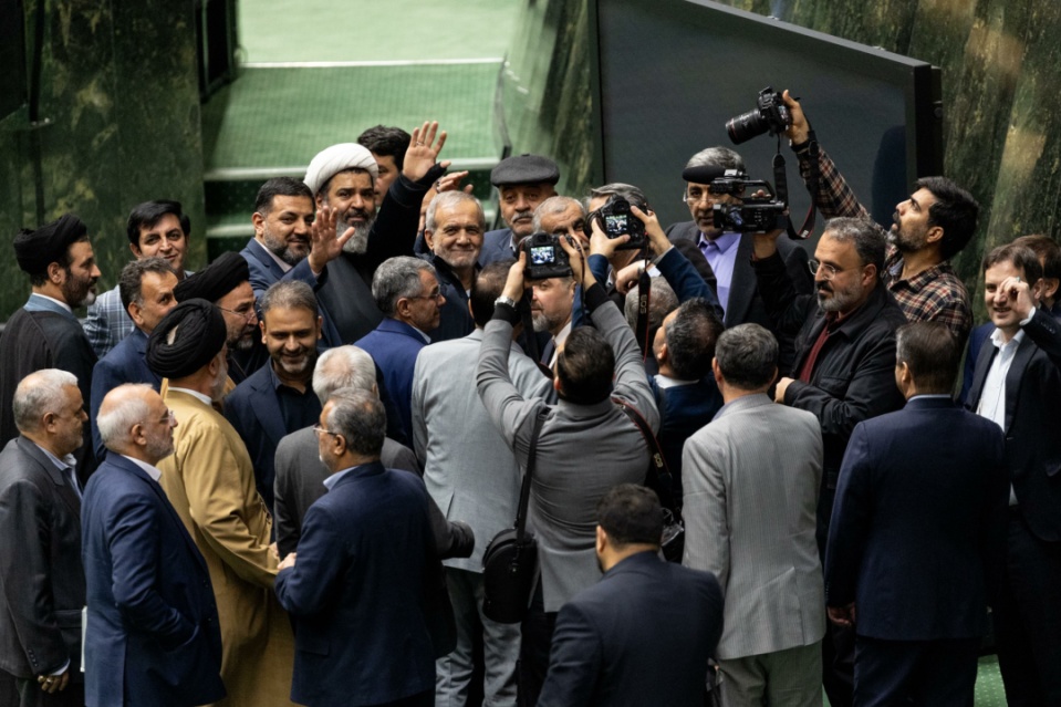 تقدیم لایحه بودجه ۱۴۰۵ توسط رئیس جمهور به مجلس