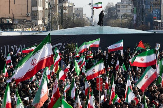 بیعت مردم با رهبری در میدان انقلاب تهران